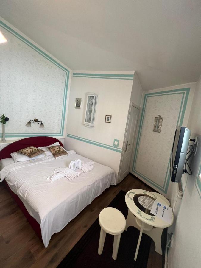 Nia Deluxe Guest house 3*