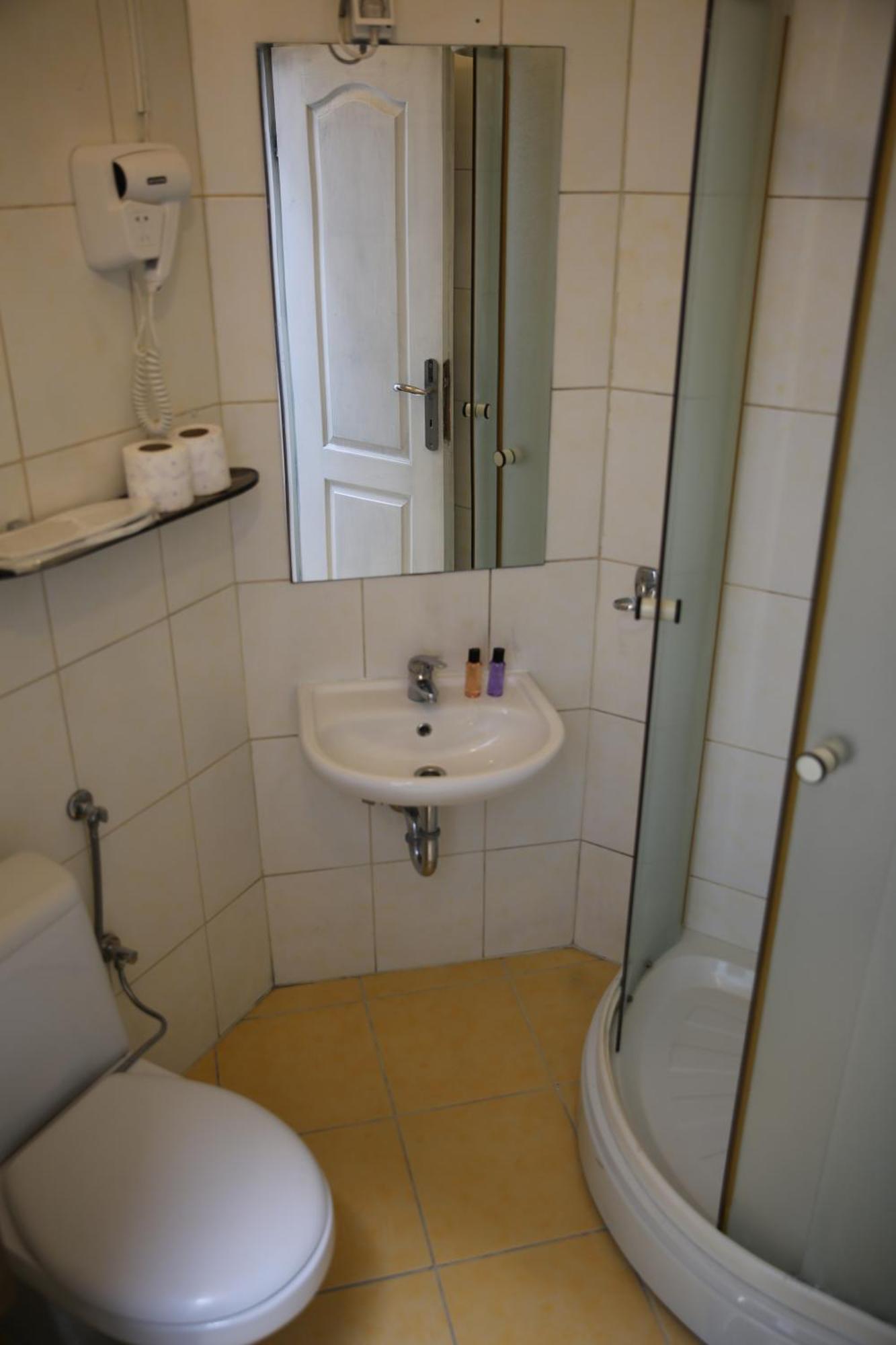 Nia Deluxe Guest house